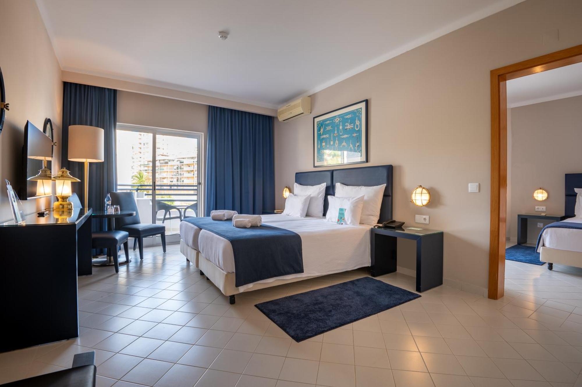 Suite Júnior com Vista Piscina (2 Adultos + 2 Crianças)